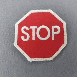 Parche para coser señal de stop rojo blanco 2 3/4" - Imagen 1 de 2