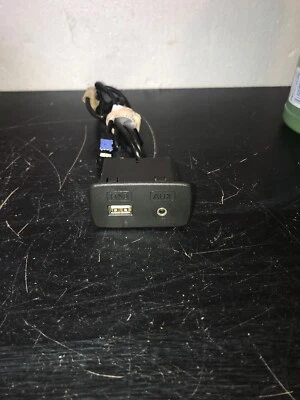 Subaru Impreza WRX Sti 2015 unidad de puerto USB auxiliar fabricante de equipos originales con arnés Foto 1 de 4