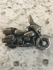 HAT TAC / LAPEL PIN DOUBLE POSTED Motorcycle 1200 MM LIMITED CHICAGO - Picture 1 of 3