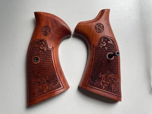 Decorate Grip For S&W, K/L Frame Square Butt Grips, Checkered hardwood; Ksq03 - Picture 1 of 8