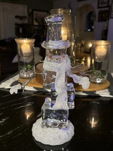 Schneemann Acryl Dekor Eiswürfel & mattierte Akzente 12" Winter Leuchtdeko - Bild 1 von 9