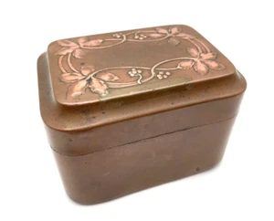 Kleines verziertes Metall Kästchen mit Blumen Motiv Jugendstil Dose Kupfer Box - Picture 1 of 7