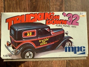 MPC 1:25 1-0702 Ford Panel Van Trucking on Down Bausatz (BW70-35K2/2/2) - Imagen 1 de 7