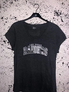 Las Vegas Raiders Women's V-neck Shirt Size 2XL New Era SHIPS FREE - Picture 1 of 4