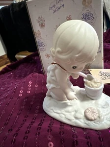 Precious Moments Figurine MEMBERS ONLY HIS LITTLE TREASURE 1993 WITH BOX NICE - Picture 1 of 10