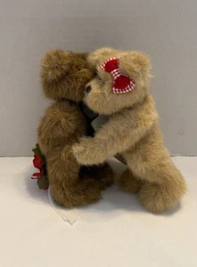 Boyd’s Bears Gen-yoo-wine TJs Best Dressed Anniversary Hugs n Kisses #903010 - Picture 1 of 5