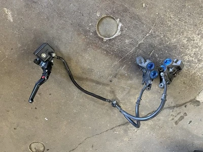 Yamaha FZ-1 FZ1 FZS1000 01 02 03 04 05 OEM Front Brake Master Cylinder Calipers - Image 1 of 4