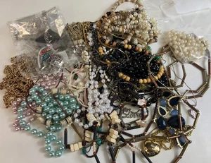 2 Pound Lot of Necklaces- Mixed Styles of Costume Jewelry- Similar Color Palette - Picture 1 of 6