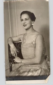 Portrait of Mrs MERRILL MORSHEAD Seated in Chair Fashion VTG 1928 Press Photo - Picture 1 of 2