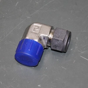 Parker 90° Elbow Coupler 10-12 CBZ-SS, 5/8" CPI Tube x 3/4" NPT Pipe, Stainless - Picture 1 of 4