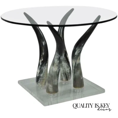 Mesa auxiliar ocasional redonda de vidrio Lucite y cuerno moderna de mediados de siglo Foto 1 de 4