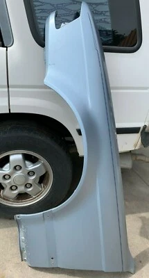 BMW 735i 1997 guardabarros delantero izquierdo azul claro Foto 1 de 4