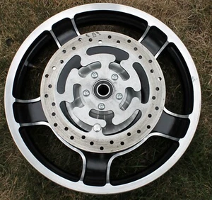 Harley-Davidson ABS 18" Airstrike FRONT Wheel Touring Road & Street Glide - Foto 1 di 19
