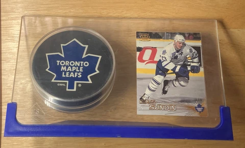 Toronto Maple Leafs Inglasco HOCKEY PUCK and Mats Sundin Hockey Card Cover