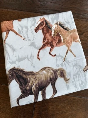 "Tela exclusiva para caballos Quilters Wild, Wild West - 1 yarda 34"" - De colección" Foto 1 de 3