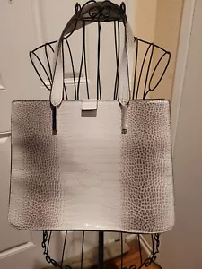 Calvin Klein weiß/hellbraun Kroko-Prägung Faux Schulter/Beuteltasche Handtasche/Geldbörse/gebraucht - Bild 1 von 8
