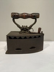 Antiguo Diablo Triste Hierro Carbón Manija Madera Diseño Raro - Imagen 1 de 15