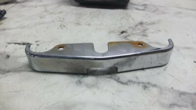 01 Suzuki GZ250 GZ 250 Marauder Horquilla Delantera Triple Árbol Montaje Cubierta  Foto 1 de 4