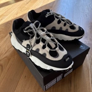 Clints Co TRL Footprint 2.0 Beige Black Low Top Sneakers Men’s Size US 10/ UK 9 - Picture 1 of 12