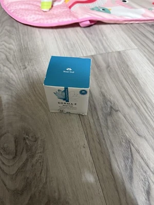 Gel cicatriz Derma E con pantenol alantoína, 56 g/2 oz disminuye la visibilidad de las cicatrices Foto 1 de 4