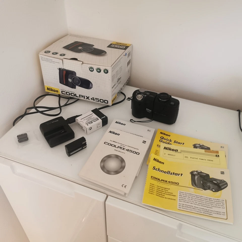 Nikon Coolpix 4500 Digitale Kompaktkamera Zoom Nikkor 7.85-32mm 1:2.6-5.1 Defekt - Bild 1 von 4