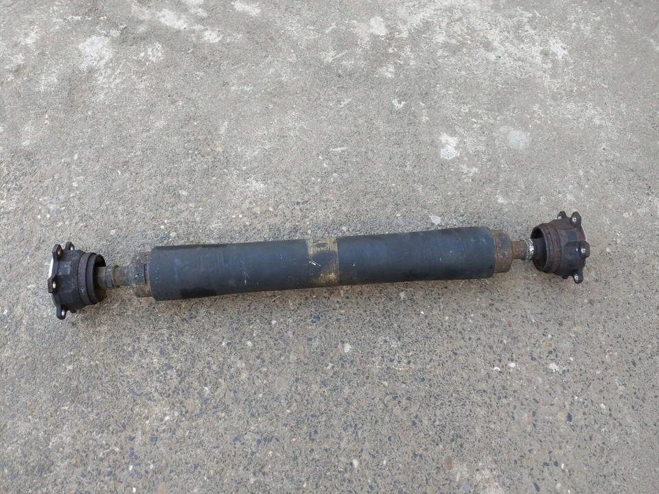 MITSUBISHI SHOGUN MK3 3.5 GDI REAR PROPSHAFT DRIVE SHAFT #3 - Image 1 of 3
