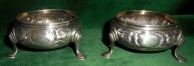 2 SELDAS DE SAL CON PATAS REPOUSSE ESTERLINAS ~ ROBERT HARPER ~ LONDRES Foto 1 de 4