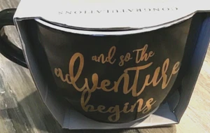 Taza de sopa y así comienza la aventura felicitaciones taza dorada negra de gran tamaño - Imagen 1 de 7
