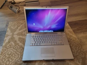 MacBook Pro Intel Core 2 Duo@2,4GHz 2009, 2GB RAM, 250GB HDD, 800  - Bild 1 von 10