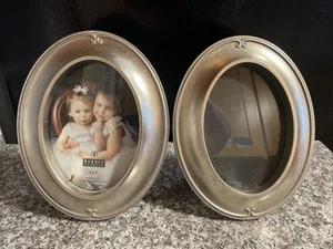 Set Of 2 Oval Wood Frames BURNES Portrait 5x7 Pictures Silver patina Wall/Table - Picture 1 of 17