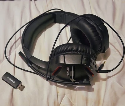 Binnune BW01 Bluetooth Wireless Gaming Headset, Black & Red - Image 1 of 4