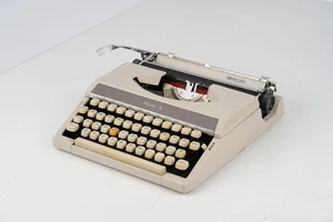 1970s Royal Mercury Portable Manual Typewriter in Working Condition - Picture 1 of 7