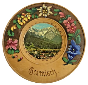 PLATO DE MADERA PINTADO A MANO VINTAGE GARMISCH PARTENKIRCHEN ALEMANIA 8" REDONDO - Imagen 1 de 7