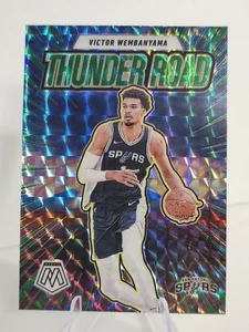 2024-25 Panini Mosaic - Thunder Road Victor Wembanyama #8 Green Mosaic Prizm - Foto 1 di 2