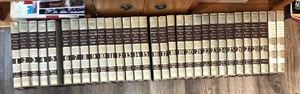 1983 Funk & Wagnalls New Encyclopedia Set Volumes 1-28 Plus Dictionary Vol 1 & 2 - Picture 1 of 9