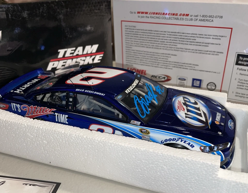 Brad Keselowski #2 Autografiado Color Cromo Miller Lite 2014 NACAR Diecast 1/72 Foto 1 de 4