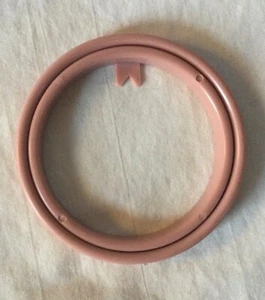 NEW Vintage NEW BERLIN Plastic Mauve Pink Embroidery Stitchery Round Frame 3” - Picture 1 of 2