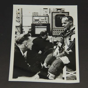 NASA PRESS RELEASE 63-Apollo-62 Arnold Beck Back to Earth Photo -Purple Print 🌌 - Picture 1 of 3