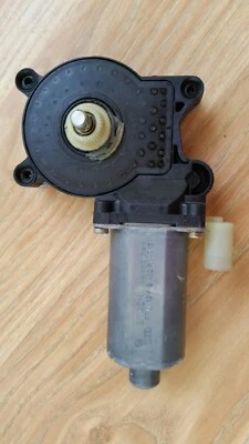 Motor de ventana BMW 325i para puerta de pasajero 2003. Foto 1 de 4