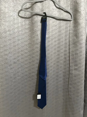 Traje Hollywood Corbata Azul Real Sólida con Juego Cuadrado de Bolsillo Foto 1 de 4