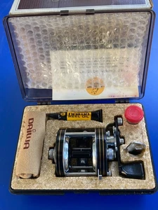 NEU VINTAGE DAIWA MILLIONAIRE V ANGELROLLE + KOFFER & TEILE JAPAN NOS VTG UNFISH - Bild 1 von 15