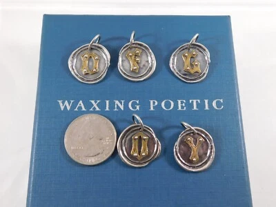 Dije inicial remache latón plata esterlina poético encerado Foto 1 de 4