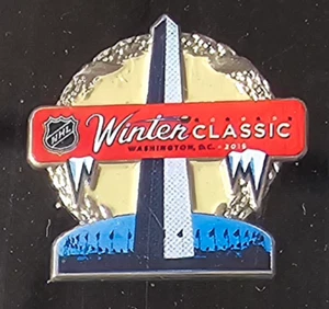 NHL 2015 WINTER CLASSIC LOGO - BLACKHAWKS vs. CAPITALS Lapel Pin LE-100 - Picture 1 of 2