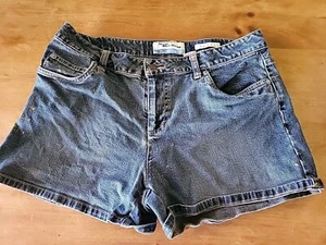 Old Navy Sz 8 Women’s Shorts Blue Jeans Denim CUTE Stretch COTTON Paint Spots - Picture 1 of 5