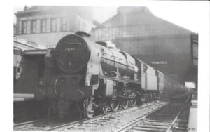 Railway Postcard LMS Royal Scot 46166 London Rifle Brigade Preston 4-6-0 Loco - Picture 1 of 1