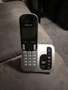 PANASONIC KX-TGC220E DIGITAL CORDLESS HOME PHONE Set WITH ANSWERING MACHINE - Picture 1 of 4