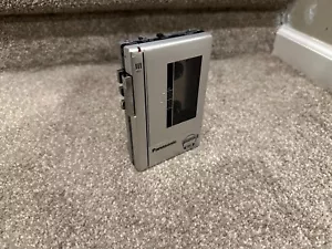 Lettore di cassette portatile vintage Panasonic RQ-J9 stereo per andare - Foto 1 di 3