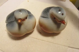 vintage pair of salt shaker multi colored blue bird 2 1/2" tall cute set - Picture 1 of 2