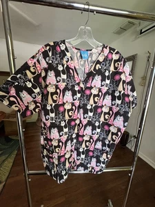 women's scrub top Size L Cat Pattern Brand HQ 100% Cotton  - Picture 1 of 1