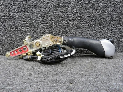 36001-002, 36002-002 Cirrus Vision Jet SF50 Co-Pilots Control Yoke в сборе - Изображение 1 из 4